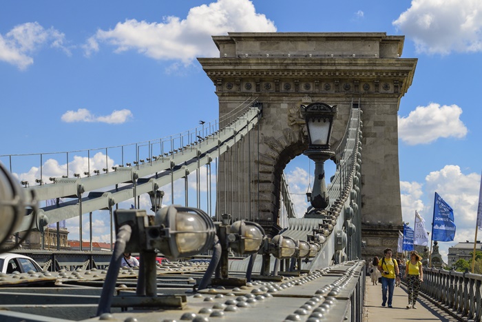 Budapest, 2018. június 26.
A Széchenyi Lánchíd részlete. 
MTVA/Bizományosi: Róka László 
***************************
Kedves Felhasználó!
Ez a fotó nem a Duna Médiaszolgáltató Zrt./MTI által készített és kiadott fényképfelvétel, így harmadik személy által támasztott bárminemû  különösen szerzõi jogi, szomszédos jogi és személyiségi jogi  igényért a fotó készítõje közvetlenül maga áll helyt, az MTVA felelõssége e körben kizárt.