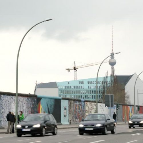 966503262-muehlenstrasse-east-side-gallery-friedrichshain-berliner-fernsehturm