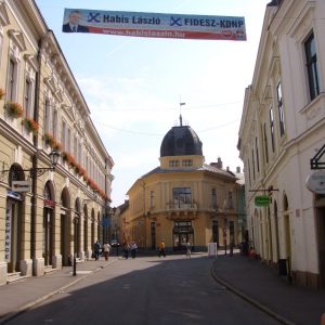 Raiffeisen_Bank._5_Jókai_Street,_Eger,_2010_Hungary_-_panoramio