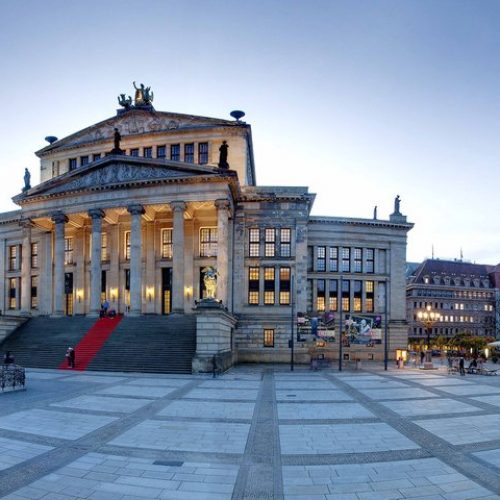 konzerthaus_berlin_aussenansicht_abendlicht_sebastian_runge.jpg__1270x480_q85_autocrop_crop-smart_cropper-subchapter_header-_subsampling-2